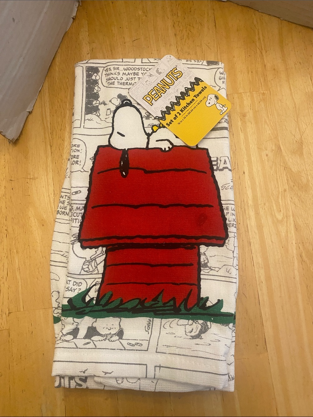 Peanuts Snoopy Red Doghouse Comic Strip kitchen towel set of 2 16x26 NWT